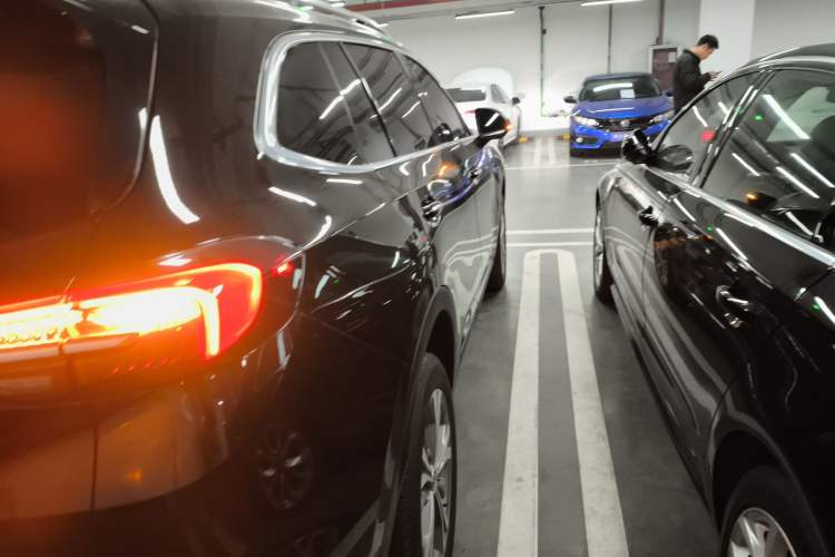 Used Buick Envision 2022 Encore Plus 652T Five-Seat Luxury Model