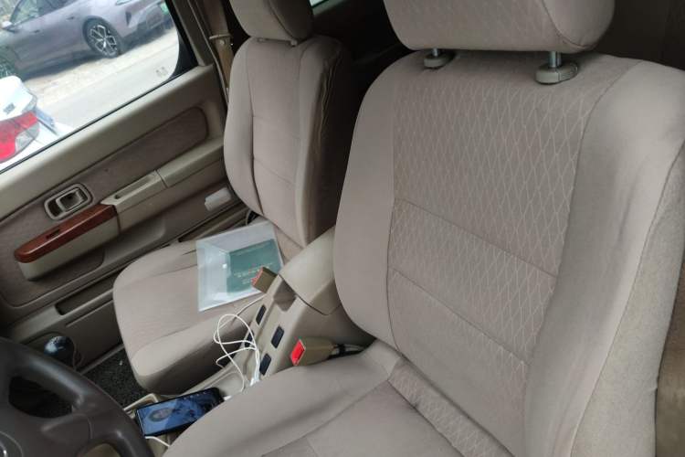 Used Nissan ZN Van 2013 2.4L Two-Wheel Drive Standard Model with 5 Seats