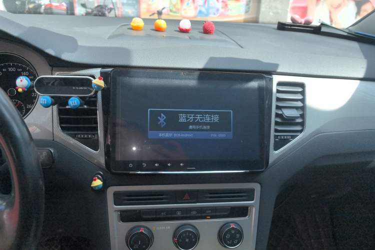 Used Volkswagen Golf Sportsvan 2016 230TSI Automatic Trend Edition Audio And AC Panel