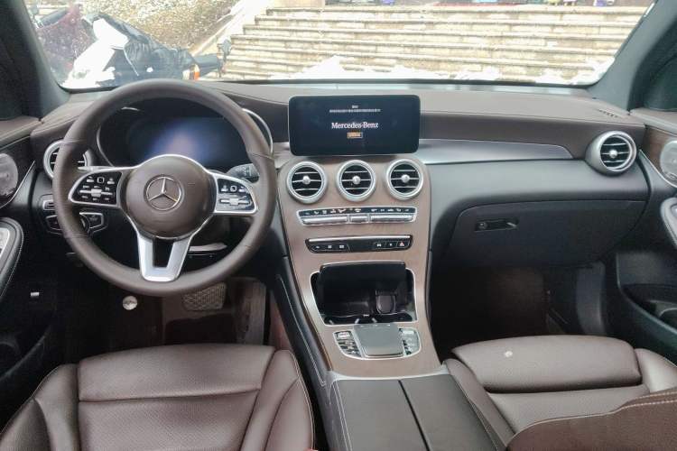 Used Mercedes-Benz GLC 2022 GLC 260 L 4MATIC Luxury Model Center Console