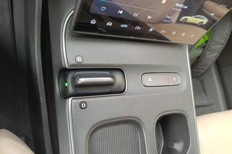 Used Nio ET5 2022 75 kWh Gear Lever