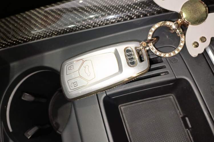 Used Audi A4L 2020 40 TFSI Fashionable and Elegant Model
