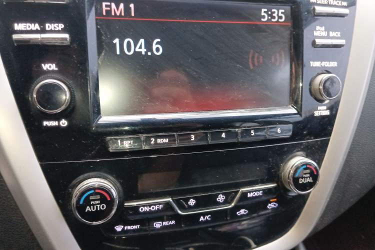 Used Nissan Murano 2015 2.5L XL Two-Wheel Drive Smart Edition Audio And AC Panel