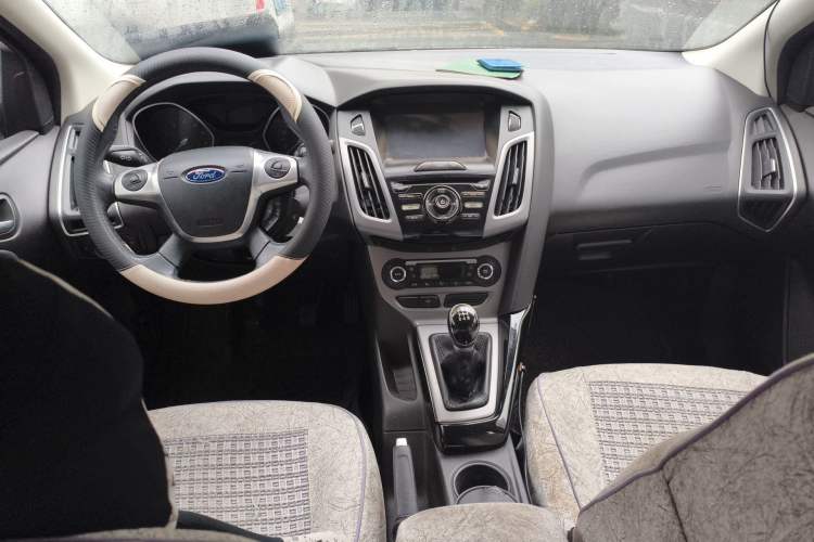 Used Ford Focus 2012 Sedan 1.6L Manual Fashion Edition
