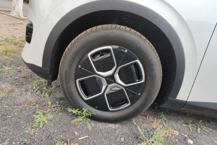 Used AION UT 2025 330 Starlight Edition Left Front Wheel Hub