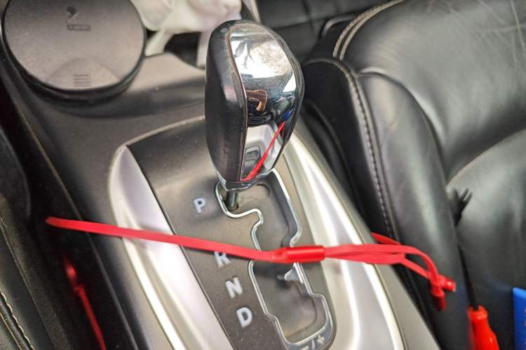 Used Dodge Journey 2013 2.4L Two-Wheel Drive Luxury Version Gear Lever