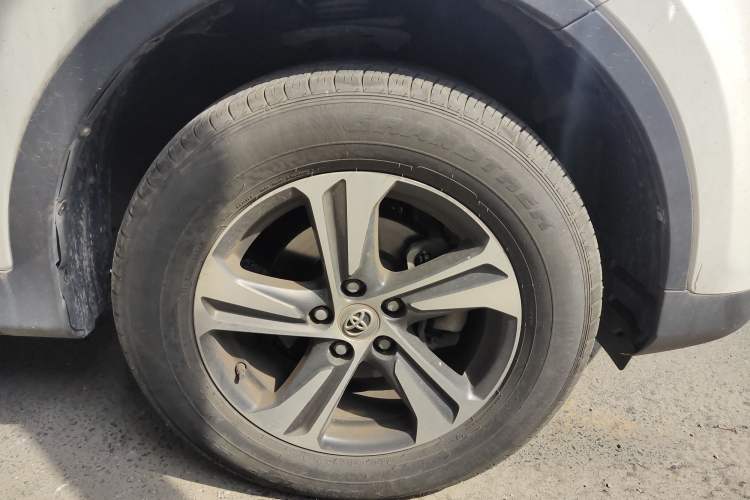 Used Toyota RAV4 2015 2.0L CVT Two-Wheel Drive Fashion Edition
