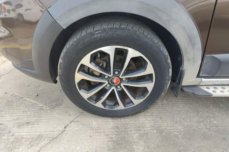 Used FORTHING Joyear X5 2016 1.6L Manual Luxury Edition
