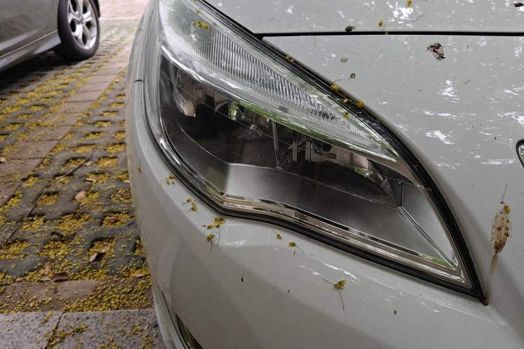 Used Buick GT 2014 XT 1.6L Automatic Fashion Edition Right Front Headlight