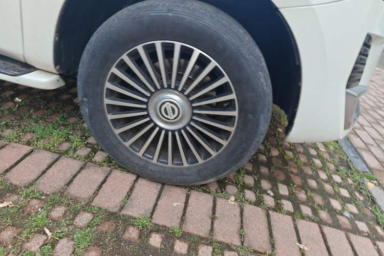 Used Nissan Patrol  Right Front Wheel Hub