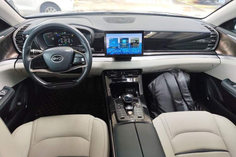 Used BYD e9 2021 Business Edition
