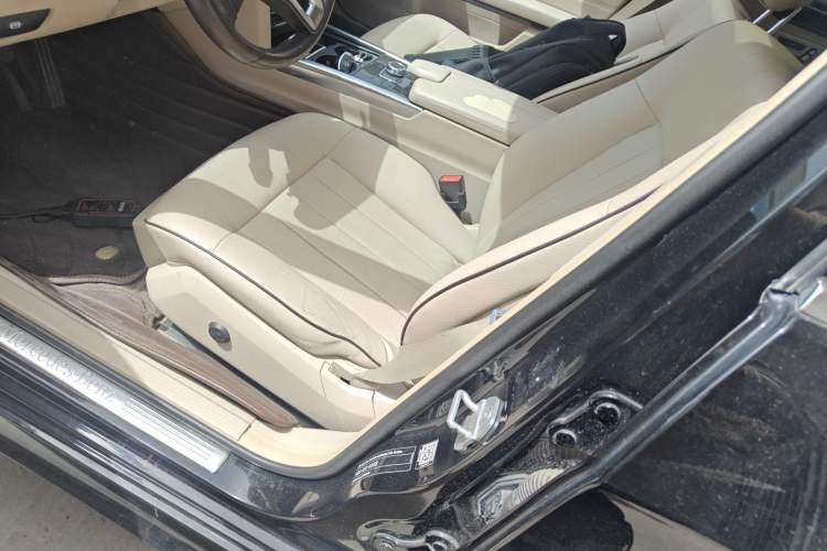 Used Mercedes-Benz E-Class 2015 Facelift E 200 L Sport Edition Left Front Seat