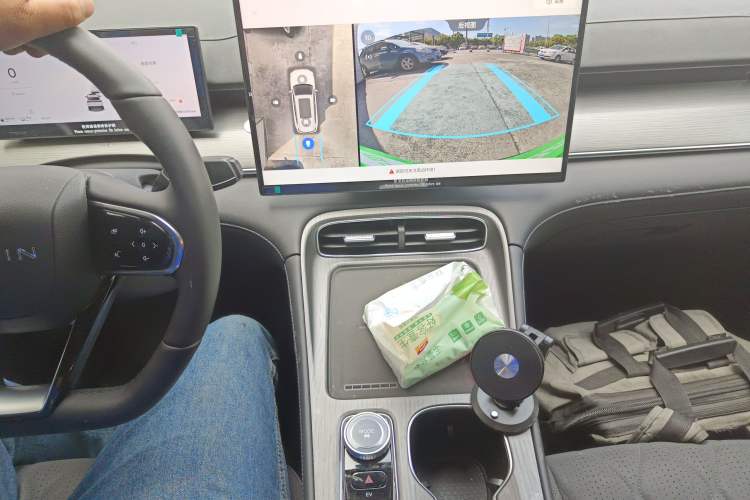 Used Chery Fengyun T8 2025 1.5T 130 km Luxury 7-Seater Gear Lever