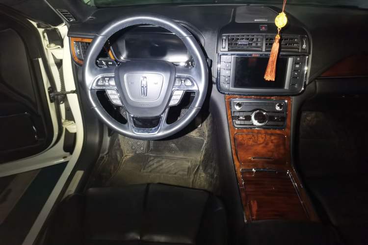 Used Lincoln Continental 2019 2.0T Two-Wheel Drive Luxury Edition China VI Standard
