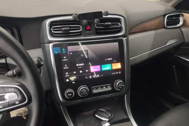 Used Lynk & Co 01 2019 2.0T Two-Wheel-Drive Pro Version China VI Standard Audio And AC Panel