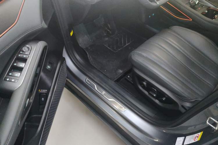 Used BYD Song L EV 2025 Intelligent Driving Version 662 km LiDAR Excellence Edition
