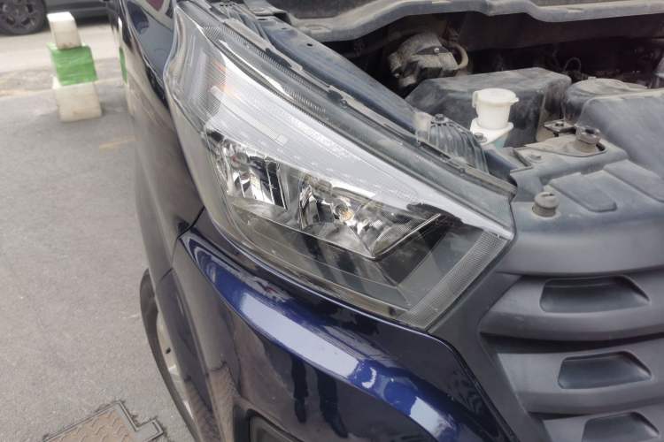 Used Jinbei Gold Hiace 2021 1.5L Passenger Van Travel Lion 7-Seater
