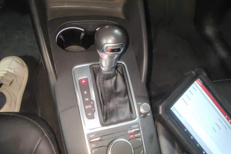 Used Audi A3 2016 Limousine 35 TFSI Style Edition Gear Lever