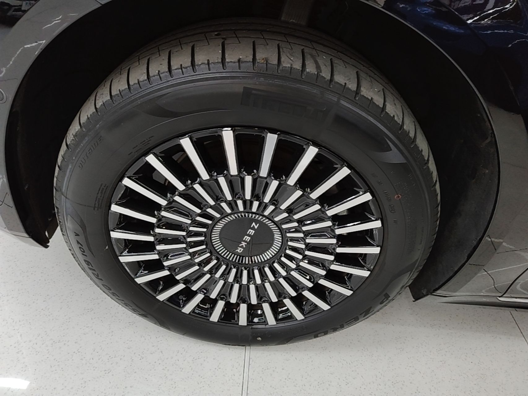Zeekr 009 2024 Six-Seat Executive Version 4WD 108 kWh — снимка 10
