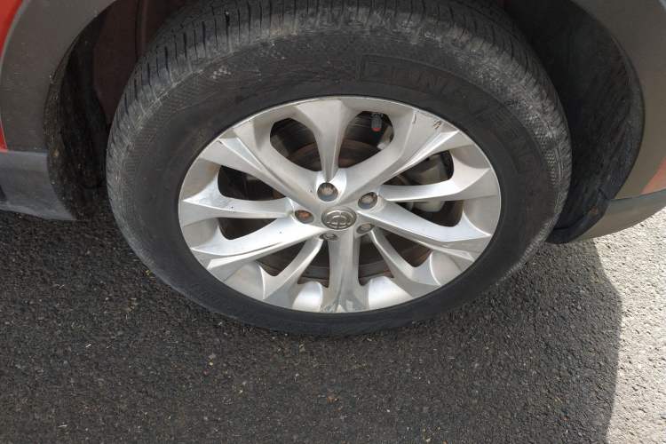 Used Brilliance V3 2016 1.5L Manual Comfort Model Right Front Wheel Hub