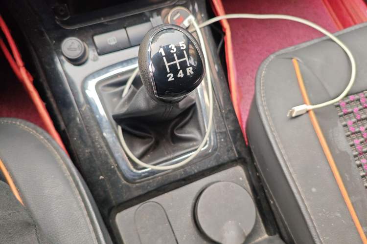 Used HYOSOW S3 2016 1.5L Manual Comfort Version China IV Emission Standard Gear Lever