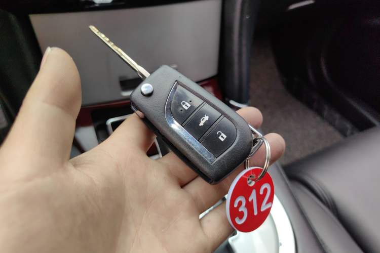 Used Toyota Reiz 2006 2.5V Vehicle Key