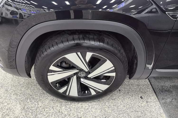 Used Volkswagen Teramont 2023 Facelift 380TSI Four-Wheel Drive Prestige Luxury Edition Left Front Wheel Hub