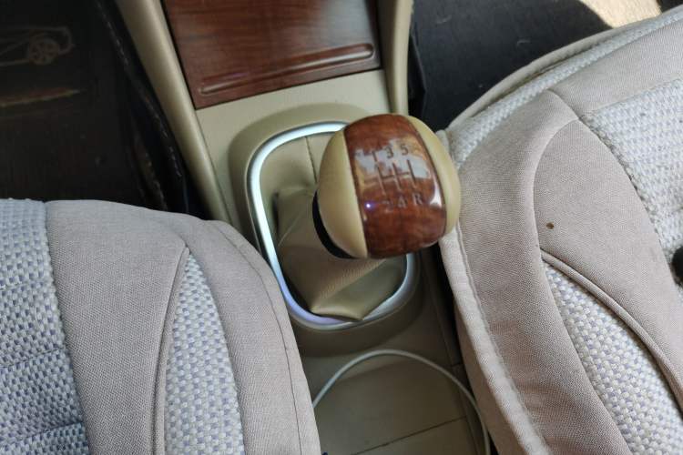 Used Nissan Sylphy 2009 1.6 XL Manual Luxury Sunroof Edition Gear Lever