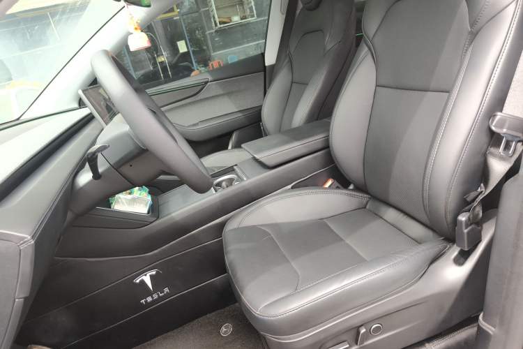 Used Tesla Model Y 2025 Rear-Wheel-Drive Version