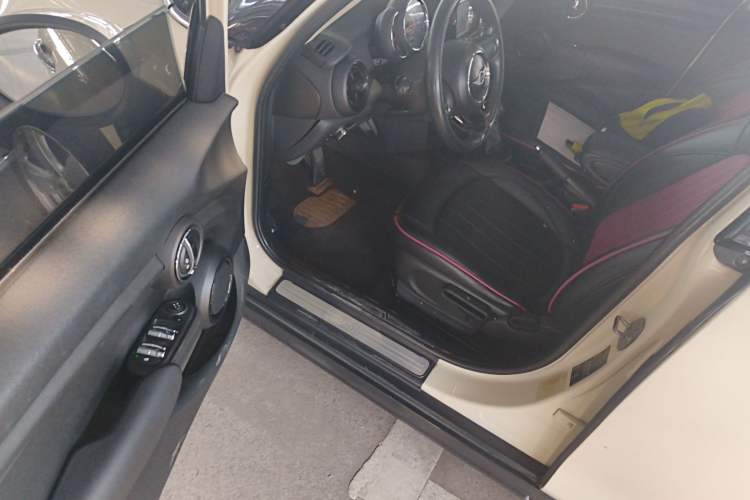 Used MINI 2016 1.2T ONE Five-Door Edition Driver Seat