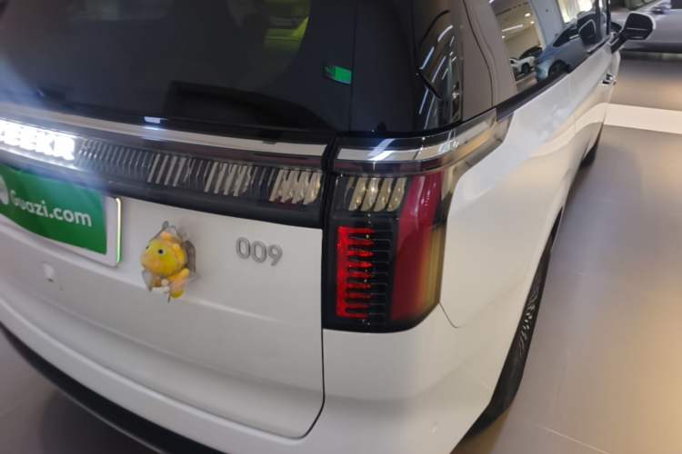 Used Zeekr 009 2024 7-Seater Aisle Version 108 kWh