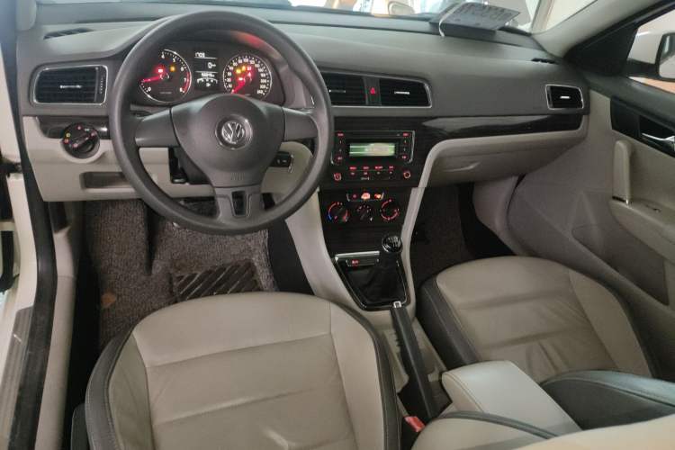 Used Volkswagen Gran Lavida 2013 1.6L Manual Comfort Model