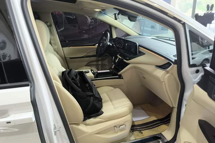 Used Buick GL8 2023 ES Lu Zun Deluxe Model