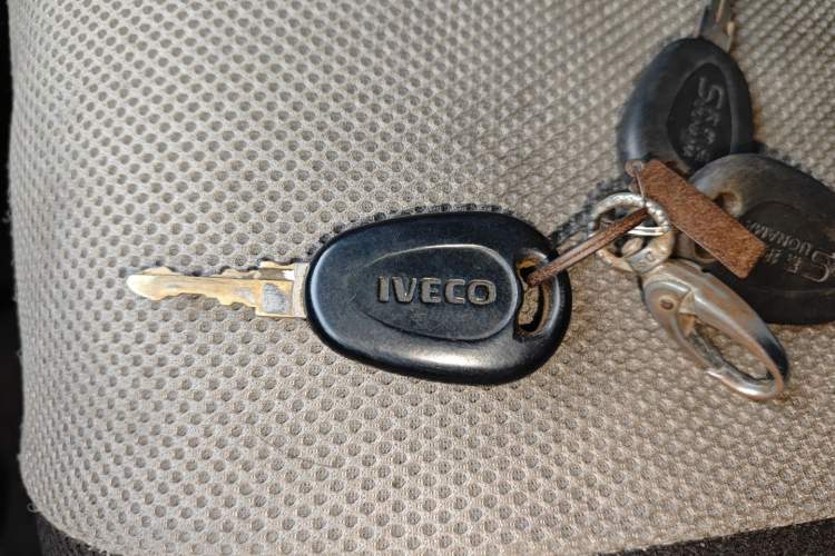 Used Iveco Daily 2017 2.5T A35 Low-Roof 5-7 Seater Passenger Van 47Z5
