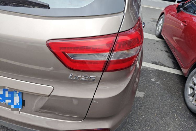 Used Hyundai ix25 2015 1.6L Automatic Two-Wheel-Drive Deluxe DLX Model
