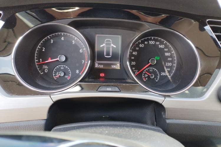 Used Volkswagen Touran 2018 Volkswagen Touran L 280TSI DSG Boundary Edition 7 Seats China V Emission Standard Odometer Close Up