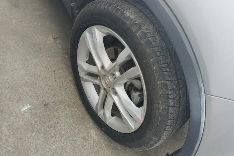 Used CHANGAN CS35 2015 1.6L Manual Luxury Model China IV Standard Exterior 4