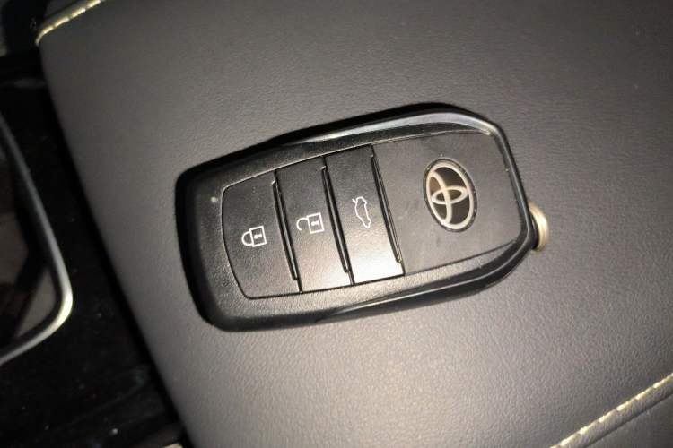 Used Toyota Camry 2026 Model Dual-Engine 2.0HSE Sport Lite Edition
