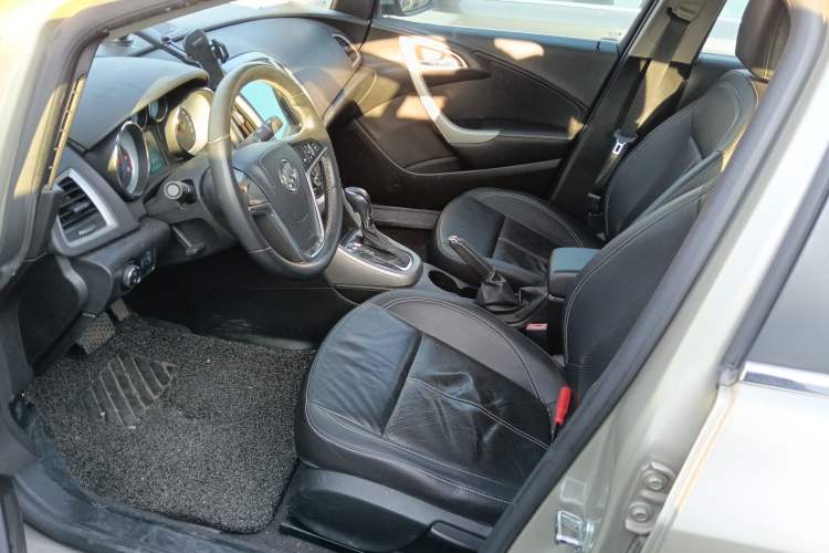 Used Buick GT 2011 GT 1.8L Automatic Fashion Edition Leather Model Left Front Seat