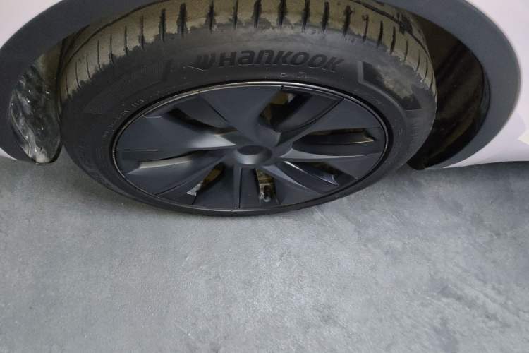 Used Tesla Model Y 2023 Long-Range All-Wheel-Drive Version