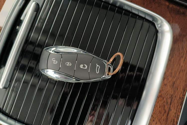 Used Hongqi HQ9 PHEV 2024 2.0T Four-Wheel Drive Luxury Edition Vehicle Key