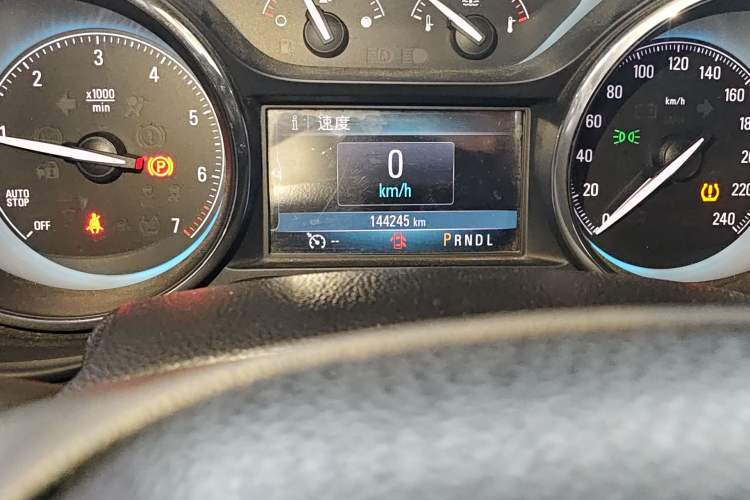 Used Buick Envision 2016 20T Two-Wheel-Drive Elite Model Odometer Close Up