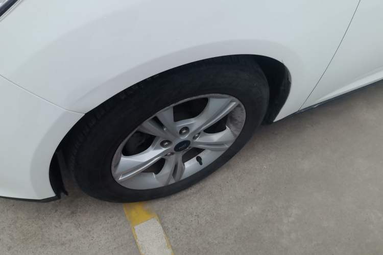 Used Ford Focus 2017 Sedan 1.6L Automatic Comfort Plus SmartDrive Edition Exterior 4