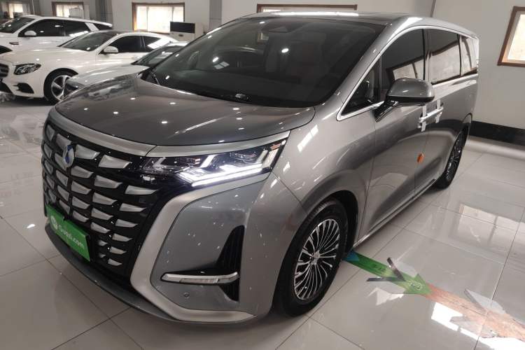 Used Denza D9 2022 DM-i 1040 Prestige Model