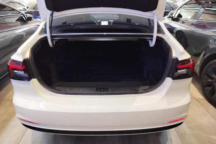 Used Rising ER6 2020 620 km Smart Edition
