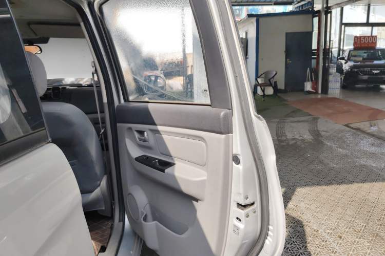 Used BAIC Weiwang M20 2014 1.5L practical type BJ415A Right Rear Door Interior