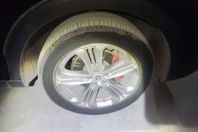 Used MG HS 2018 30T Automatic Two-Wheel Drive Trophy Edition—High-Octane V-Model Right Front Wheel Hub