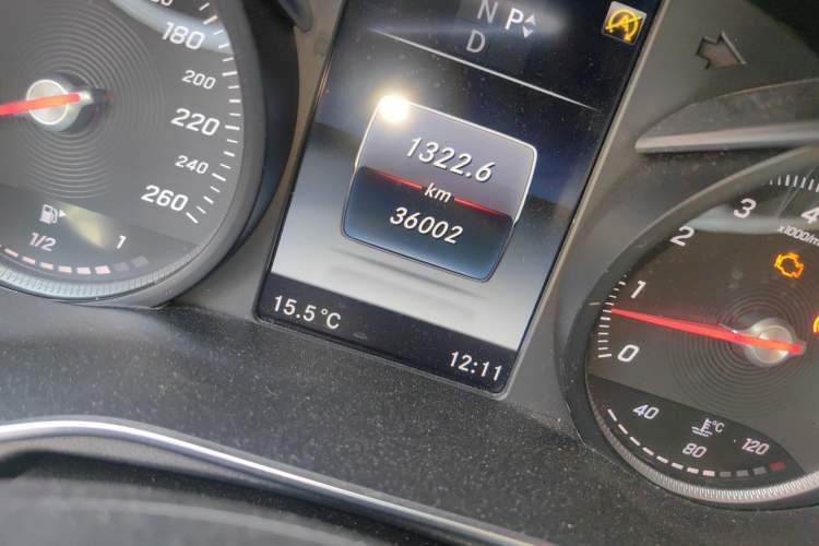 Used Mercedes-Benz C-Class 2016 C 200 L Odometer Close Up