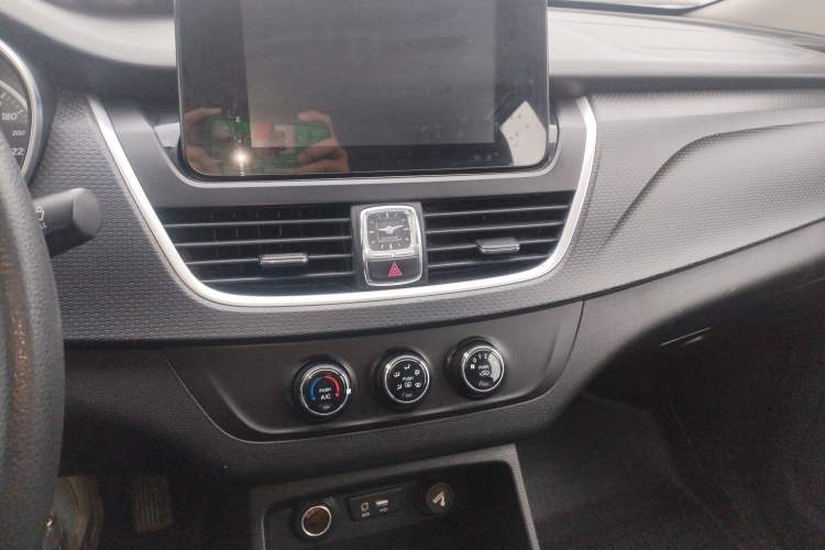 Used Baojun 730 2019 1.5L Manual Fashion Model 7-seater National V
