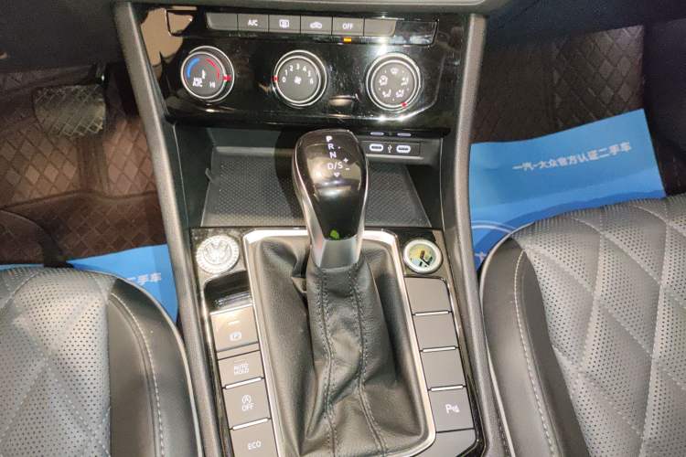 Used Volkswagen Sagitar 2023 280TSI DSG Beyond Lite Edition Gear Lever